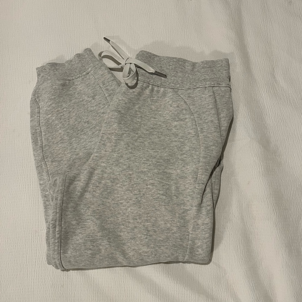 Lululemon Scuba High Rise Cropped Jogger Size 6